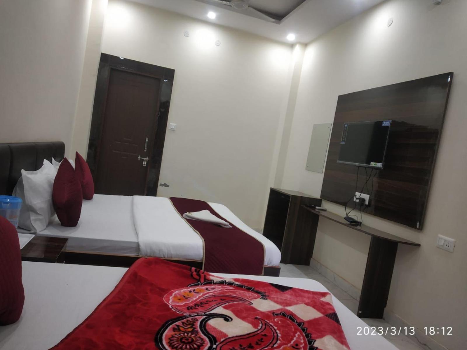 Hotel Aarti Darshan Haridwar Luaran gambar
